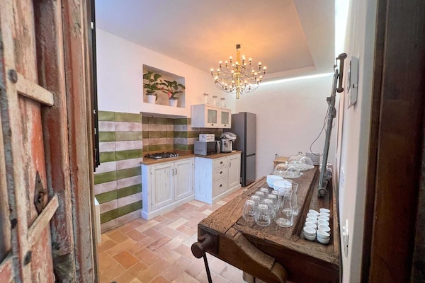 Standard Double Room, Private Bathroom | Private kitchen | Microwave, espresso maker, coffee/tea maker, electric kettle