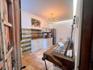 Standard Double Room, Private Bathroom | Private kitchen | Microwave, espresso maker, coffee/tea maker, electric kettle - Dilà Assisi Rooms (Assisi)