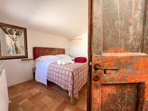 Habitación doble estándar, baño privado | Ropa de cama de alta calidad, edredón y camas Tempur-Pedic 