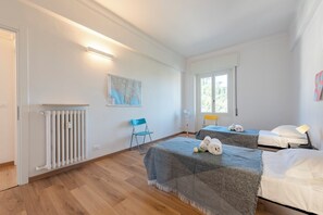 2 chambres, fer et planche à repasser, Wi-Fi gratuit, draps fournis