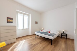 2 makuuhuonetta, silitysrauta/-lauta, ilmainen Wi-Fi, vuodevaatteet