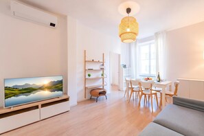Apartemen Keluarga, beberapa kamar (Cozy Maria Apartment in Portofino) | Area keluarga | TV