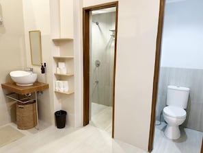 Quadruple Room | Bathroom - Barco El Nido Hotel (El Nido)