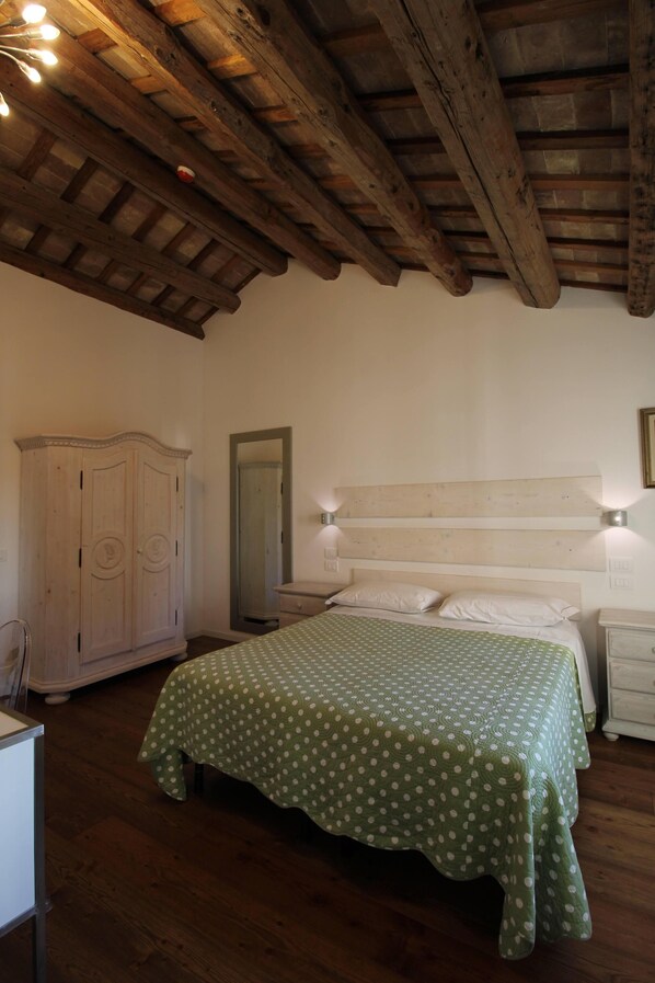 Deluxe Double Room, 1 Double Bed | Down comforters, desk, soundproofing, free WiFi