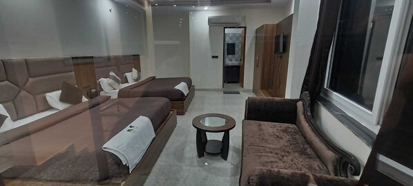 Basic Studio | Free WiFi - JSR Hotels (Narendranagar)