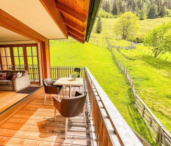 Outdoor dining - Modern Mountain Apart 5 - on skiing slope (Rauris)