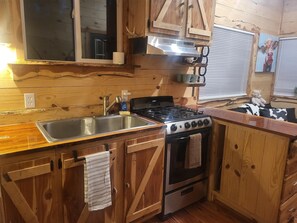 Oven, stovetop, coffee/tea maker, cookware/dishes/utensils