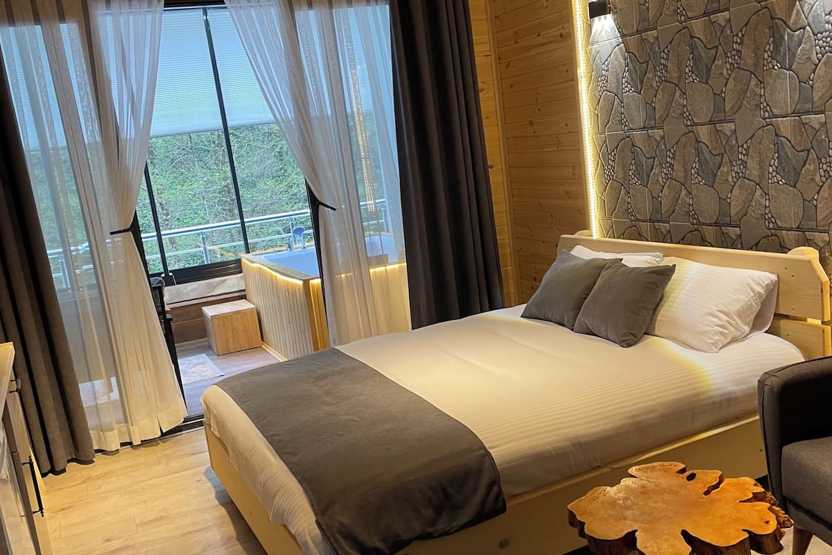 Individually decorated, free WiFi, bed sheets