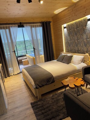 Decoración personalizada, wifi gratis y ropa de cama 