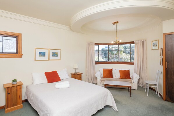 4 chambres, fer et planche à repasser, Wi-Fi, draps fournis