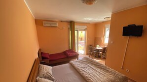 Family Apartment | 1 bedroom, blackout drapes, iron/ironing board (on request), WiFi (free) - Vila barajič (Budva)