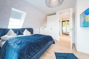 2 bedrooms, travel crib, free WiFi