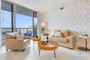 Televisión y oficina 