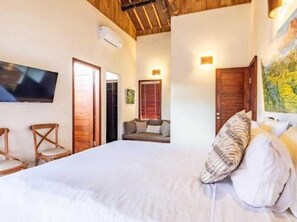 Family Villa | 2 bedrooms, desk, free WiFi, bed sheets - Villa Bambooz Sari (Ubud)