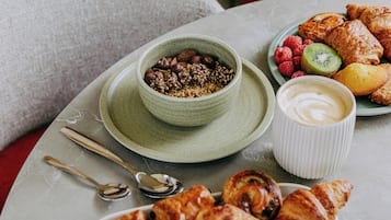 Päivittäinen buffetaamiainen (16 EUR per henkilö)