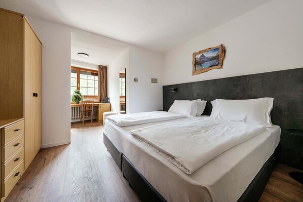 Down duvets, in-room safe, desk, laptop workspace