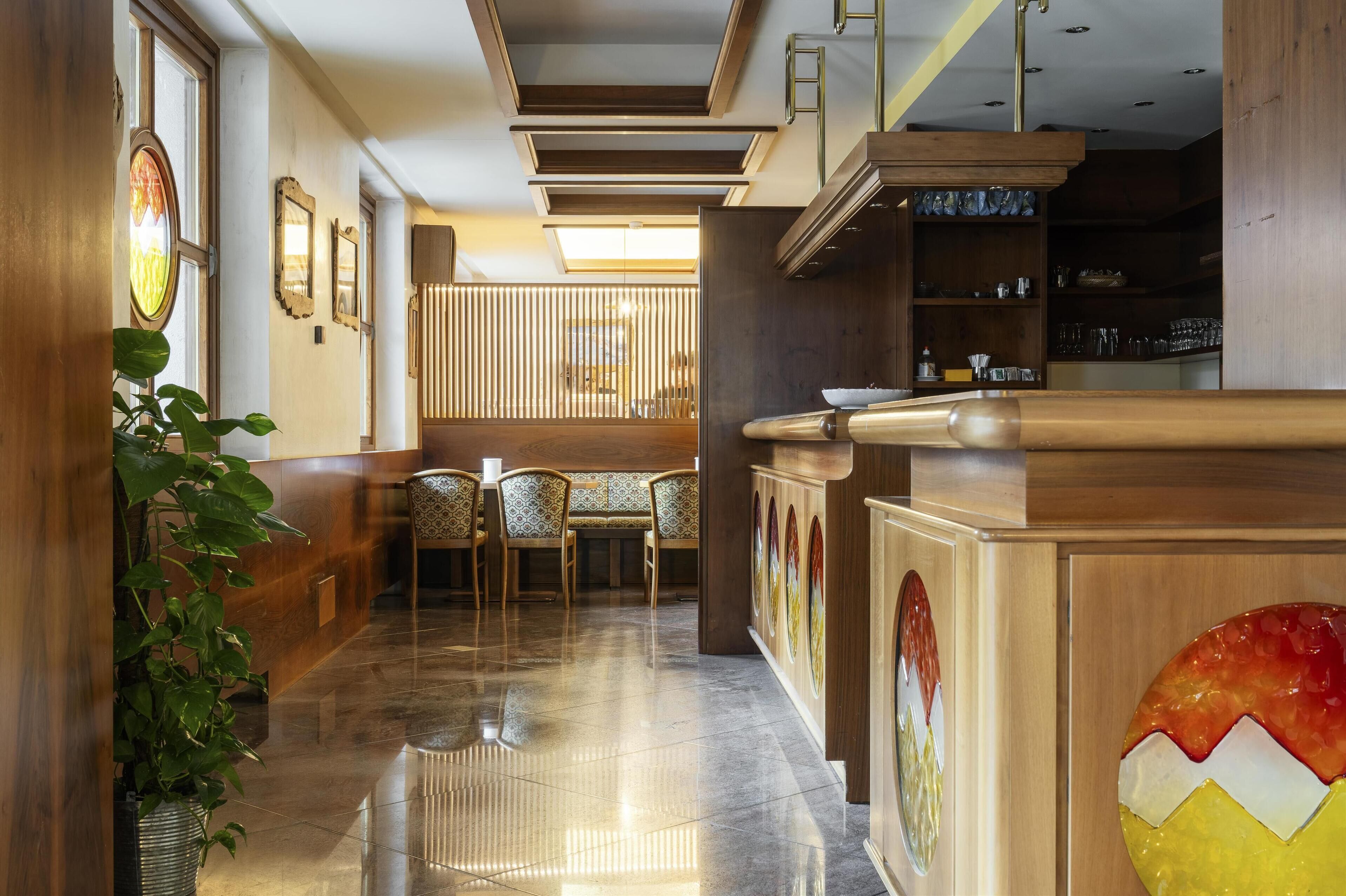 Desayuno buffet diario (EUR 10 por persona)