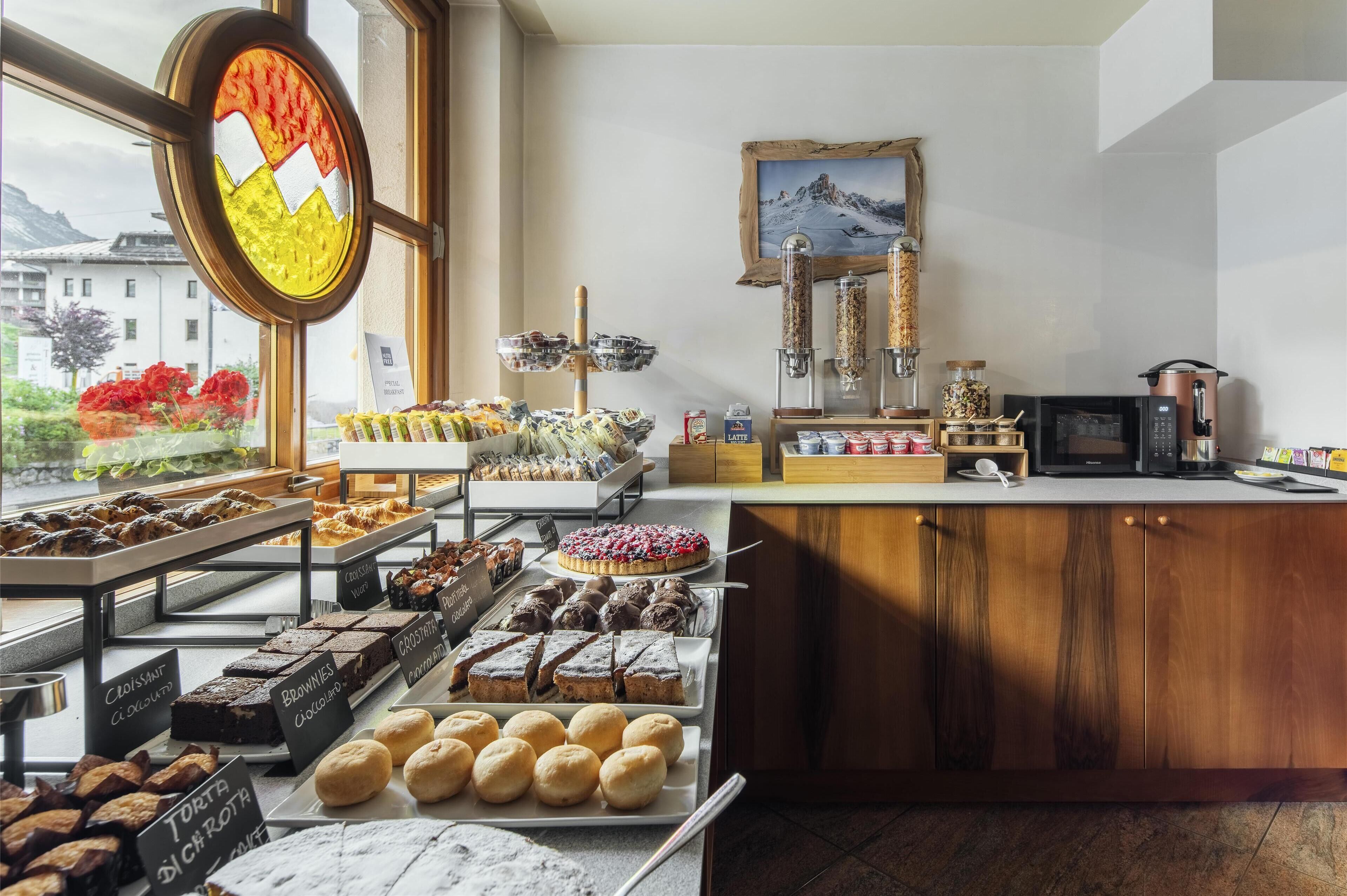 Bữa sáng buffet hàng ngày (10 EUR/mỗi người) 