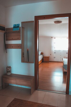 1 Schlafzimmer, Reisekinderbett, kostenloses WLAN, Bettwäsche