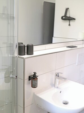 Shower, hair dryer, soap - Bergbutze 5 - Traumblick, Sportlich, Ruhig, Super Zentral! (Braunlage)