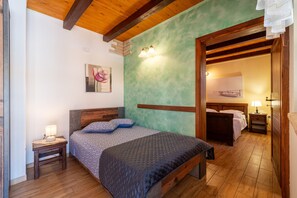 2 slaapkamers, een strijkplank/strijkijzer, gratis wifi, beddengoed