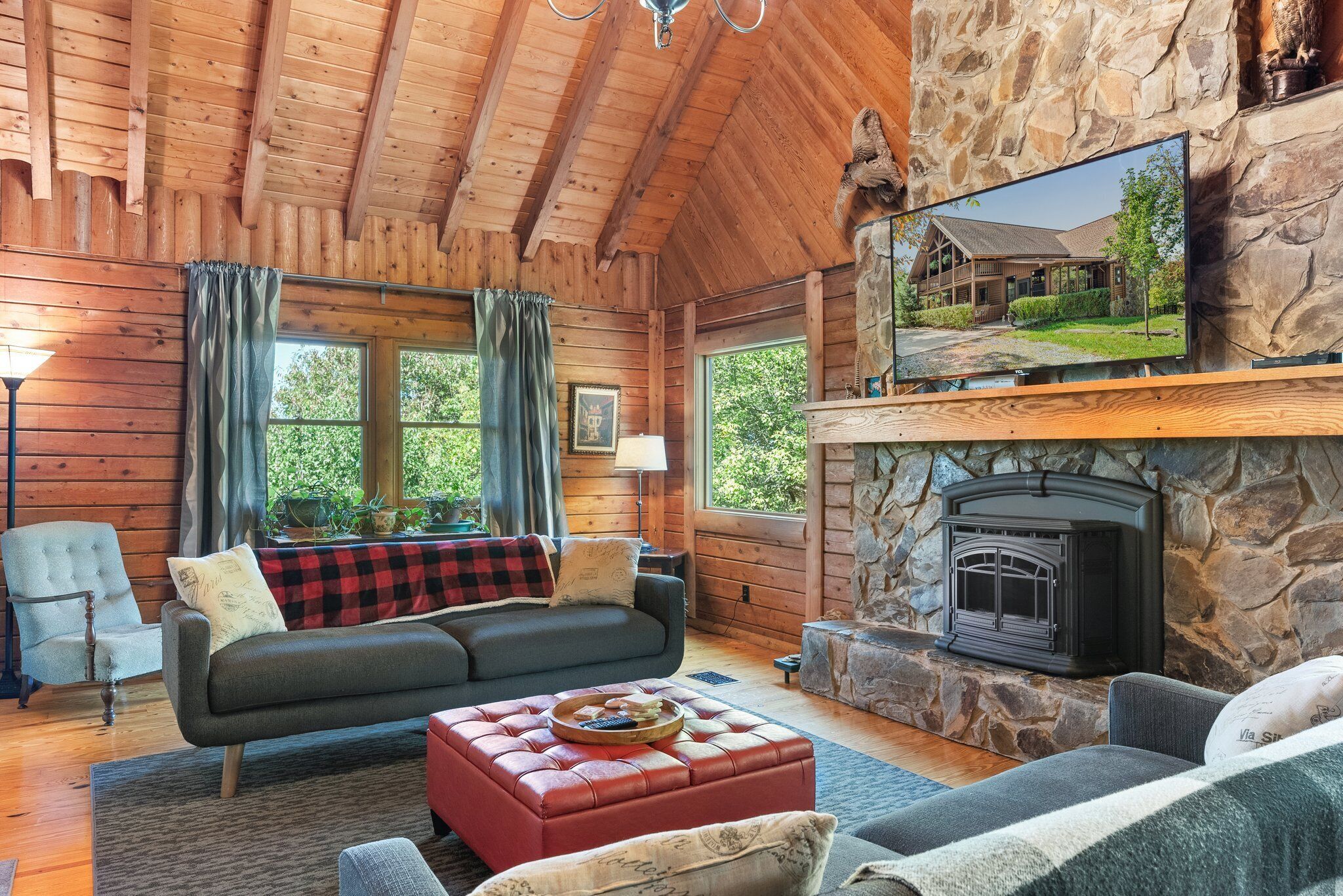 Smart TV, fireplace, offices, computer monitors