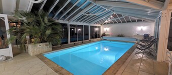 The pleasures of Andernos and a private swimming pool in your veranda