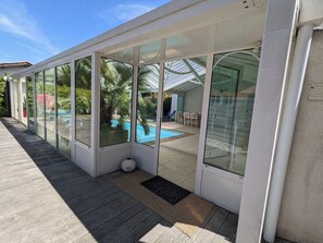 Alberca techada y alberca climatizada