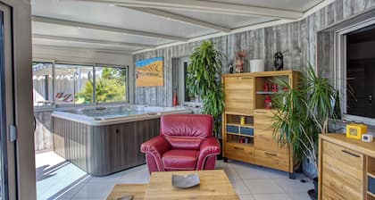 Maison 240 mÂČ 3 Chambres Piscine Jaccuzzi IntĂ©rieur Jardin Grand Salon