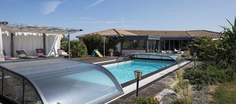 Maison 240 m² 3 Chambres Piscine Jaccuzzi Intérieur Jardin Grand Salon