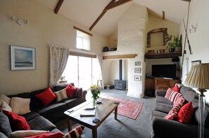 Cottage (5 Bedrooms) | Living area | 32-inch TV with cable channels, fireplace - Upper Porthmawr - 5 Bedroom Cottage - Whitesands (Haverfordwest)