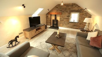32-inch Smart TV with cable channels, fireplace, heated floors