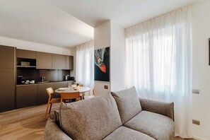 Apartment | Living area | 30-inch TV with digital channels - Rubini Suites (Como)