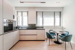 Lägenhet | Eget kök | Stort kylskåp, ugn, spishäll och diskmaskin