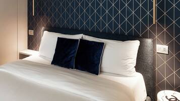 Apartment | Premium bedding, down duvets, iron/ironing board, free WiFi