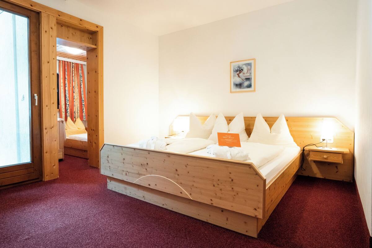 Hypo-allergenic bedding available, individually furnished, bed sheets