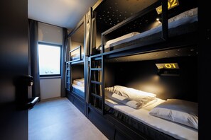 Premium bedding, laptop workspace, free WiFi, bed sheets - Little Monkey Hostel (Enschede)