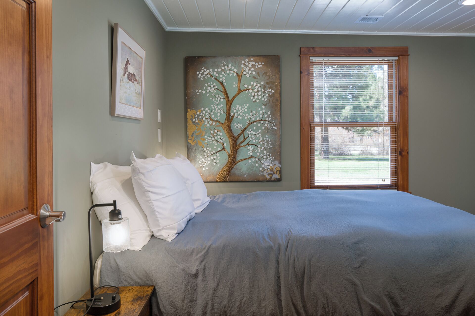 3 soverom, skrivebord, strykejern/-brett og wi-fi (inkludert)