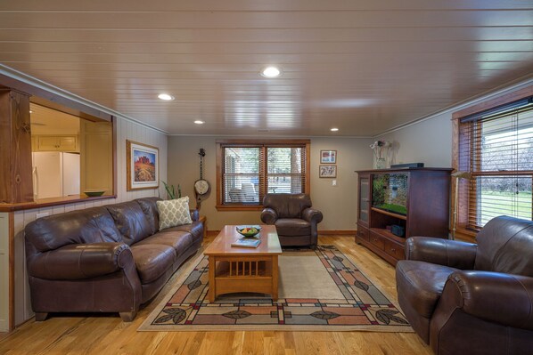 Een televisie en een kantoor