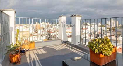 200 m² 3-bedroom family home featuring a lookout private tower with 360º view