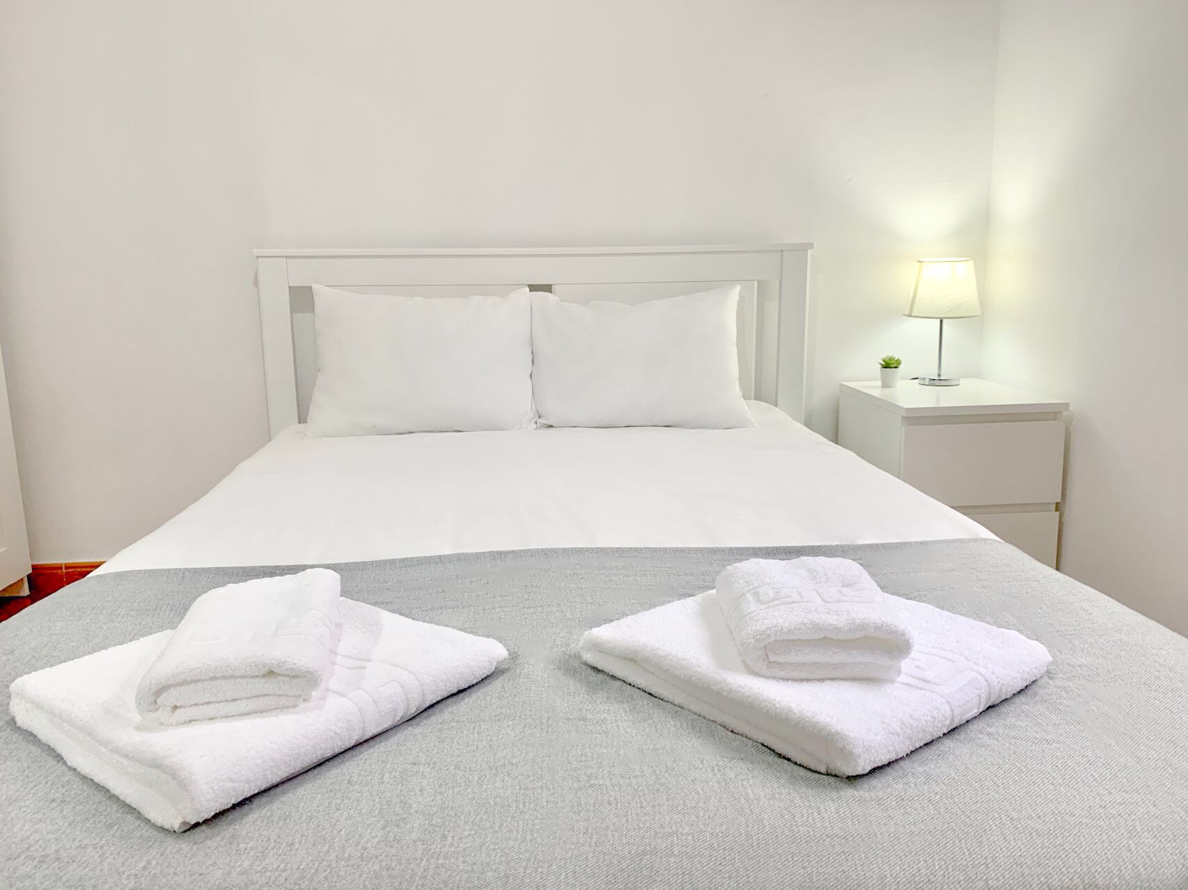 5 bedrooms, in-room safe, desk, free WiFi