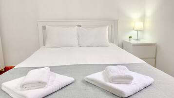 5 bedrooms, in-room safe, desk, free WiFi