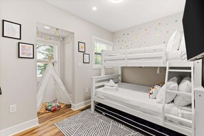 6 bedrooms, WiFi, bed sheets