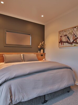 2 bedrooms, iron/ironing board, Internet, bed sheets