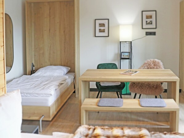 1 bedroom, travel crib, WiFi