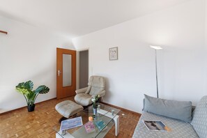 Family Apartment, Multiple Bedrooms, Lakeside (Garden on the lake 1) | Living area | 21-inch flat-screen TV with cable channels