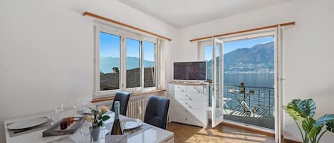 Appartement Familial, plusieurs chambres, en bord de lac (Garden on the lake 1) | Restauration