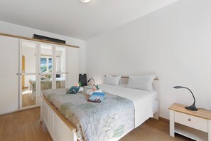 Family Apartment, Multiple Bedrooms, Lakeside (Garden on the lake 1) | 1 bedroom, free WiFi, bed sheets