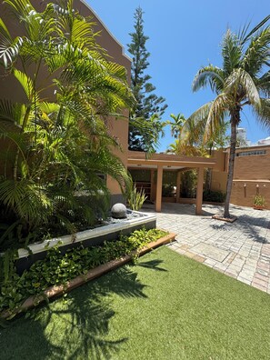 Khuôn viên nơi lưu trú