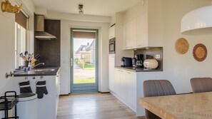 Fridge, dishwasher, coffee/tea maker, electric kettle